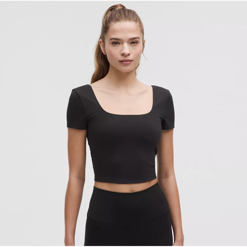 Lululemon Women’s Black Scoop Neck Crop Top